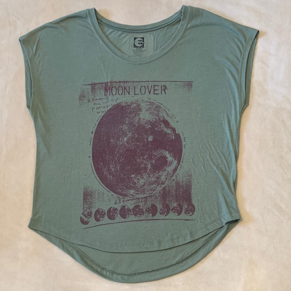 Billabong🌛 Moon Lover Tee Size M in Sage Green